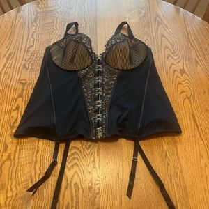 LAST CALL Cacique Veiled Lace Corset 42 D Lane Bryant EUC Black Garter Straps